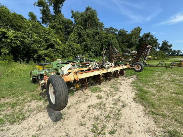 Image of John Deere 7300 equipment image 3