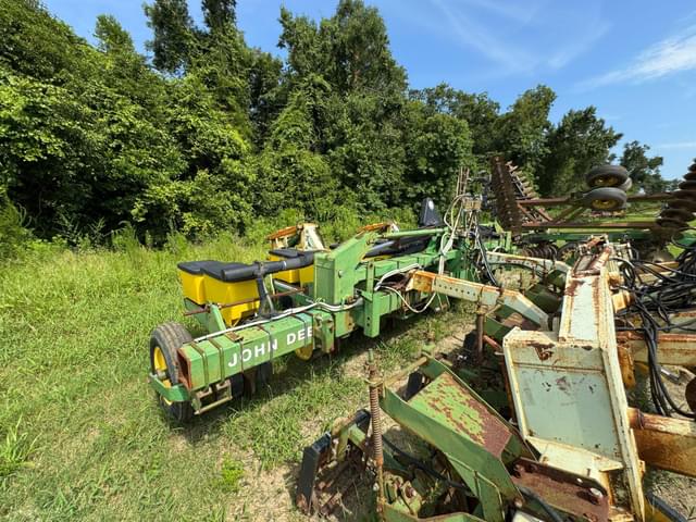 Image of John Deere 7300 equipment image 2