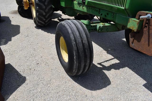 Image of John Deere 4755 equipment image 2