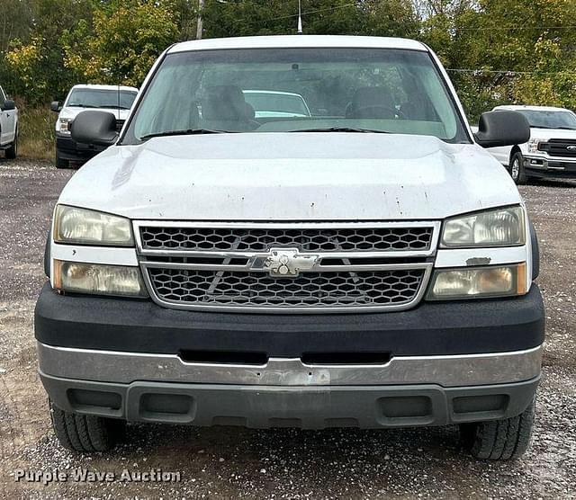 Image of Chevrolet 1500HD equipment image 1