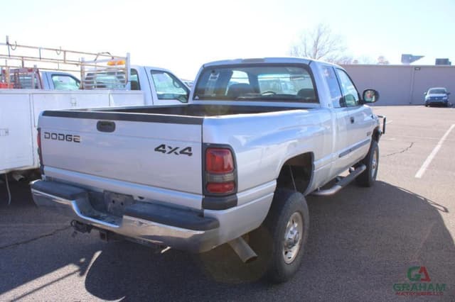 Image of Dodge Ram 2500 equipment image 2
