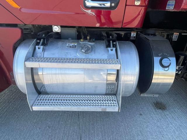 Image of Peterbilt 567 equipment image 3