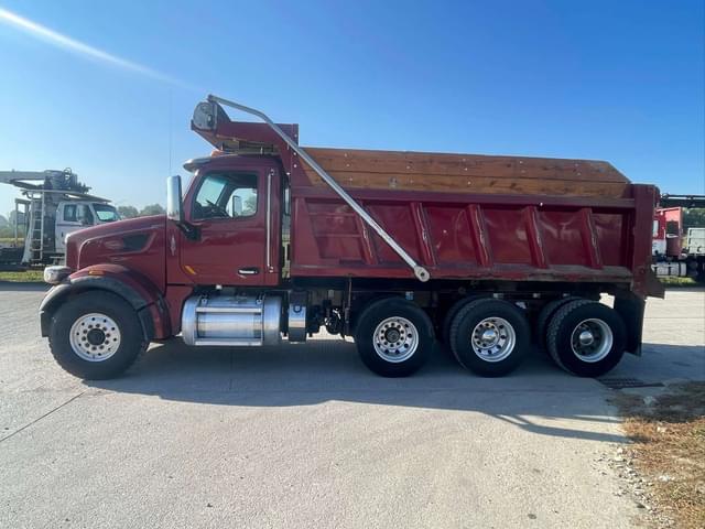 Image of Peterbilt 567 equipment image 2
