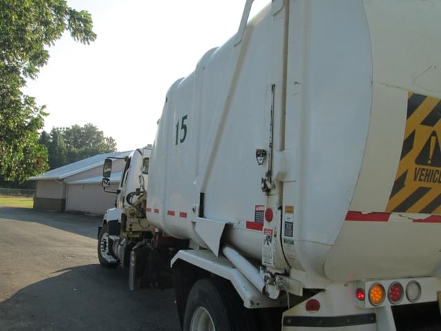 Image of Freightliner 108SD equipment image 3