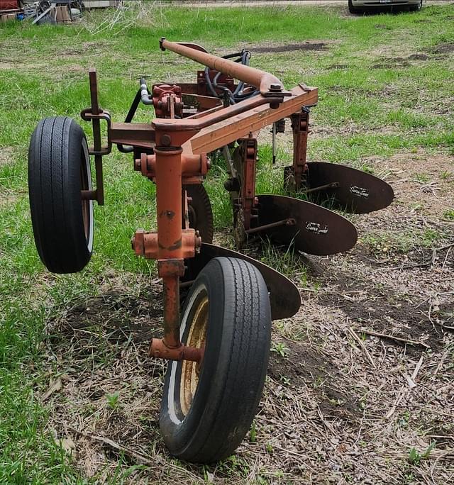 Image of International Harvester 535 equipment image 1