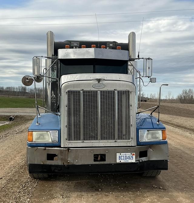 Image of Peterbilt 377 equipment image 1
