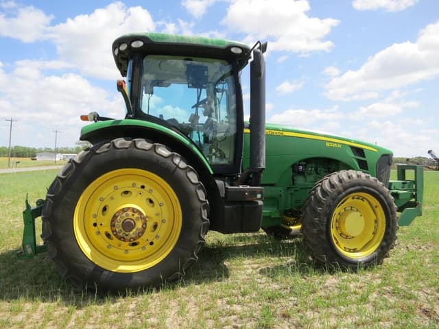 Image of John Deere 8225R equipment image 1