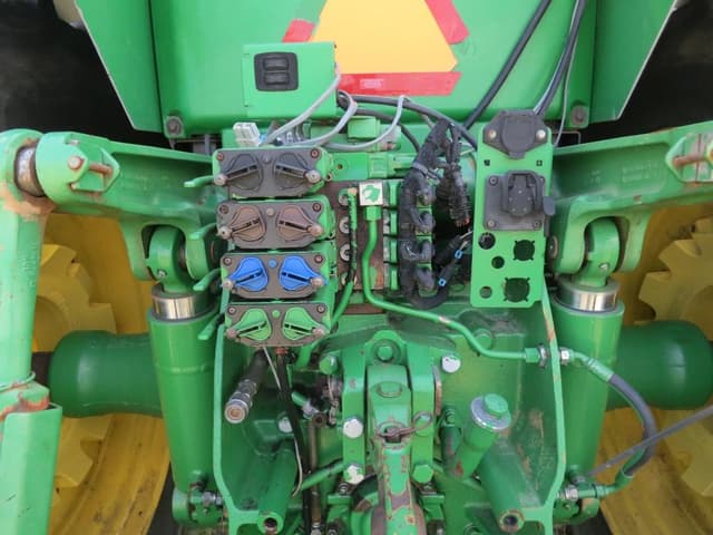 Image of John Deere 8225R equipment image 4