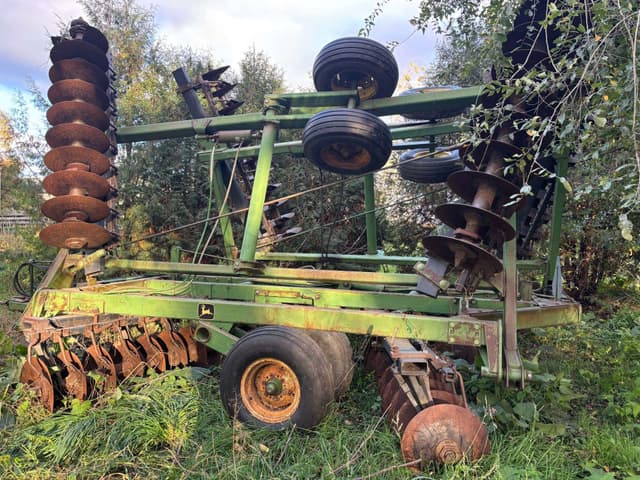 Image of John Deere 331 equipment image 2