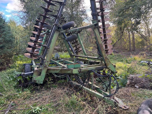 Image of John Deere 331 equipment image 1
