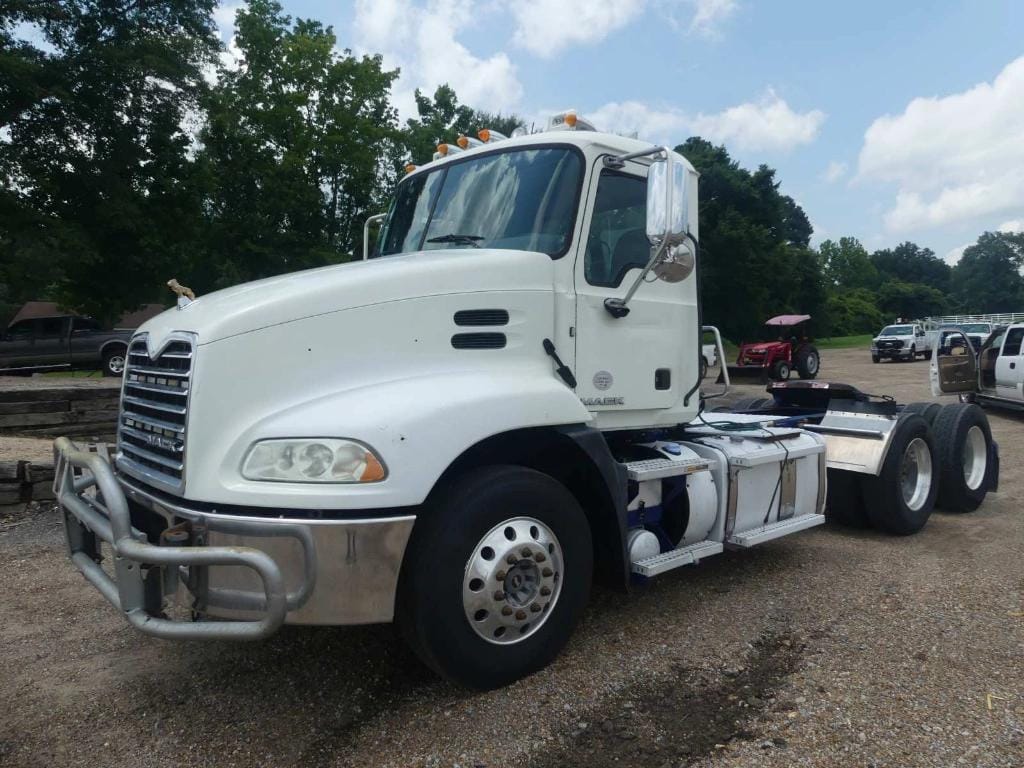 2015 Mack CXU613 Equipment Image0