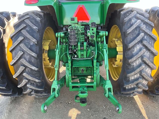 Image of John Deere 8245R equipment image 4