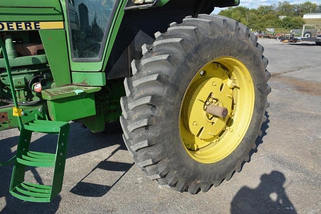 Image of John Deere 4440 equipment image 2