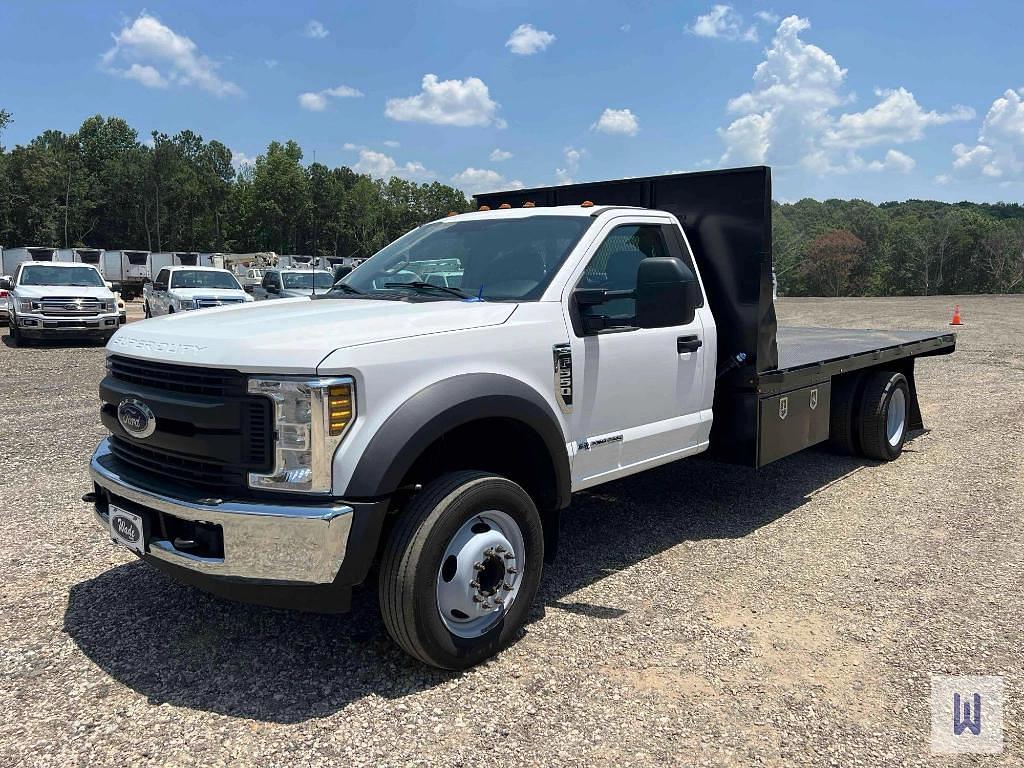 Image of Ford F-550 Primary image
