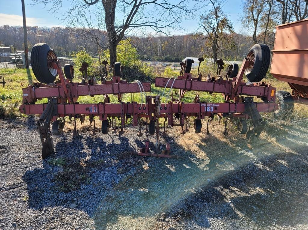 Main image International Harvester 183