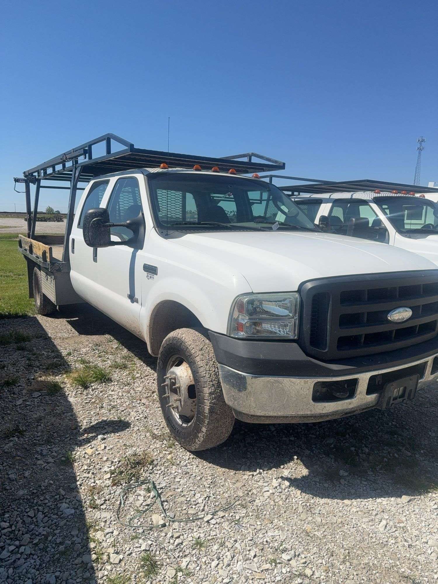 2007 Ford F-350 Equipment Image0