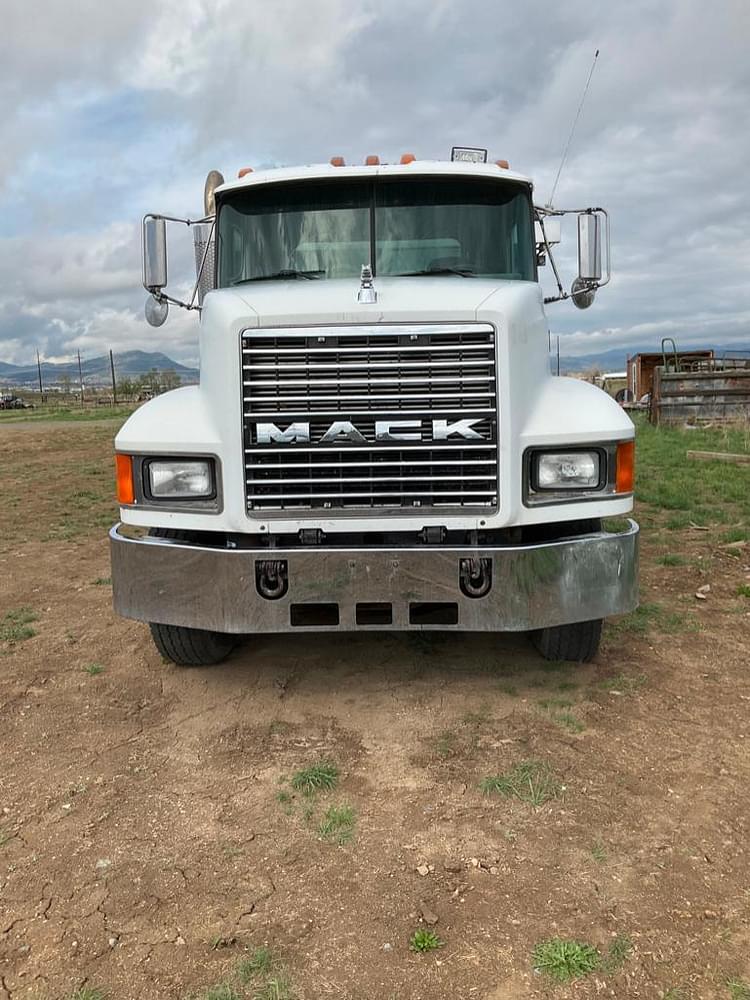 Main image Mack CH613 1