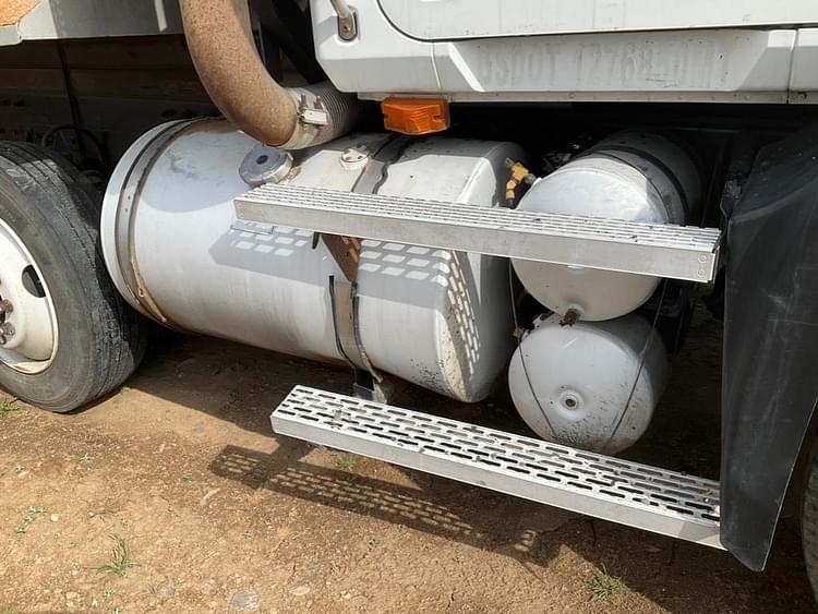Main image Mack CH613 22