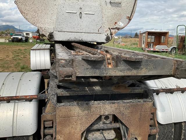 Thumbnail image Mack CH613 34