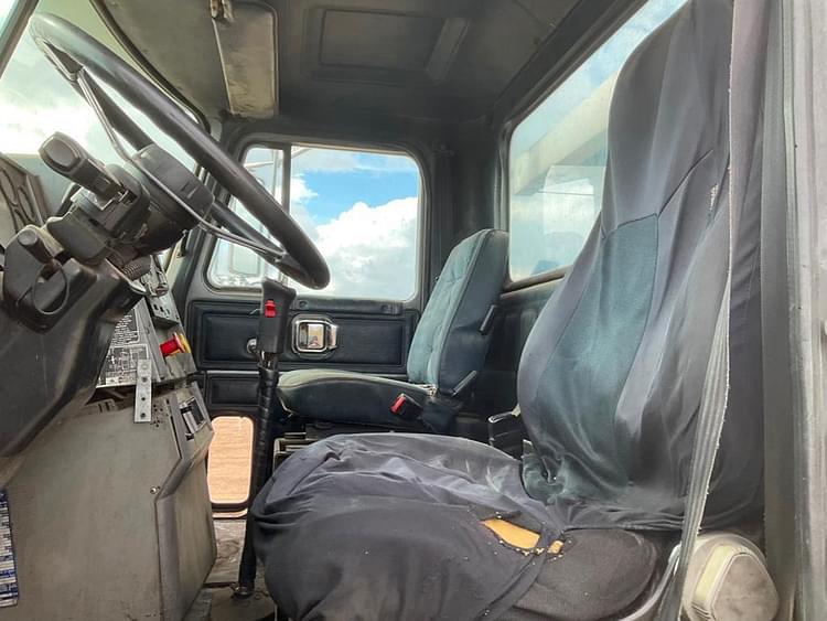 Main image Mack CH613 64