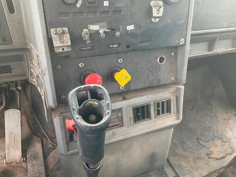 Main image Mack CH613 70