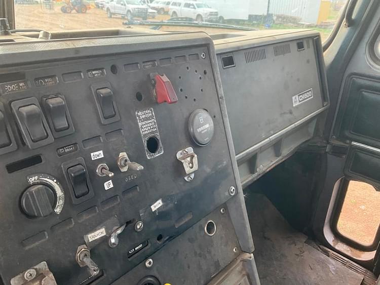 Main image Mack CH613 73
