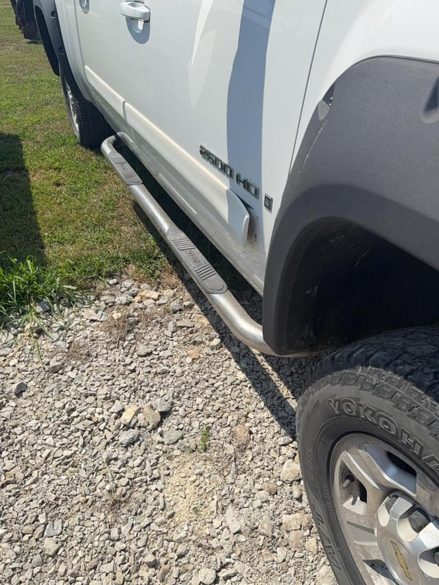 Image of Chevrolet 2500HD equipment image 2