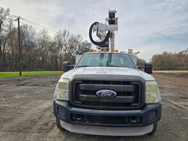 Image of Ford F-550 equipment image 1