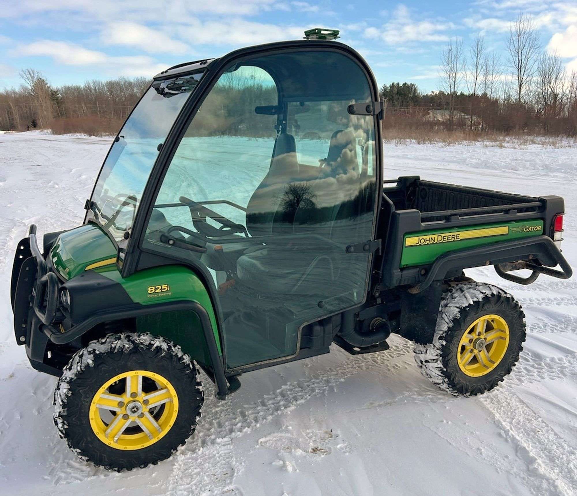 2014 John Deere Gator XUV 825i Equipment Image0