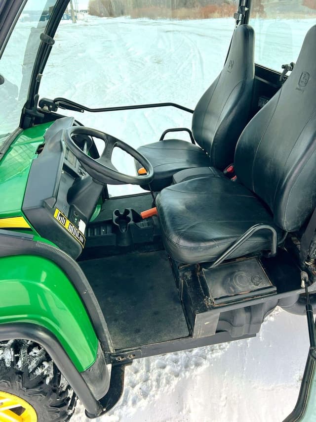 Image of John Deere Gator XUV 825i equipment image 4