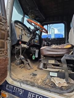 Image of Peterbilt 359 equipment image 2