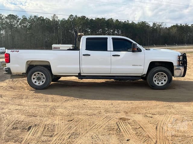 Image of Chevrolet 3500HD equipment image 3