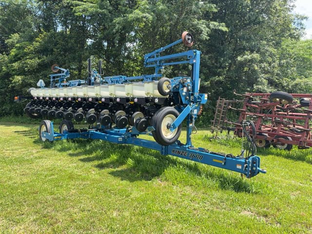 Image of Kinze 3600 equipment image 1