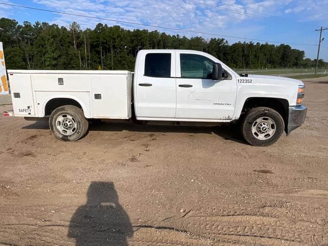 Image of Chevrolet 2500HD equipment image 3