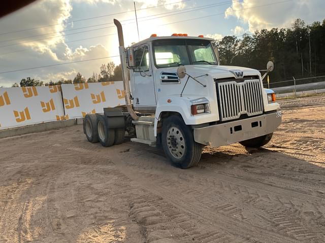 Image of Western Star 4700SF equipment image 2