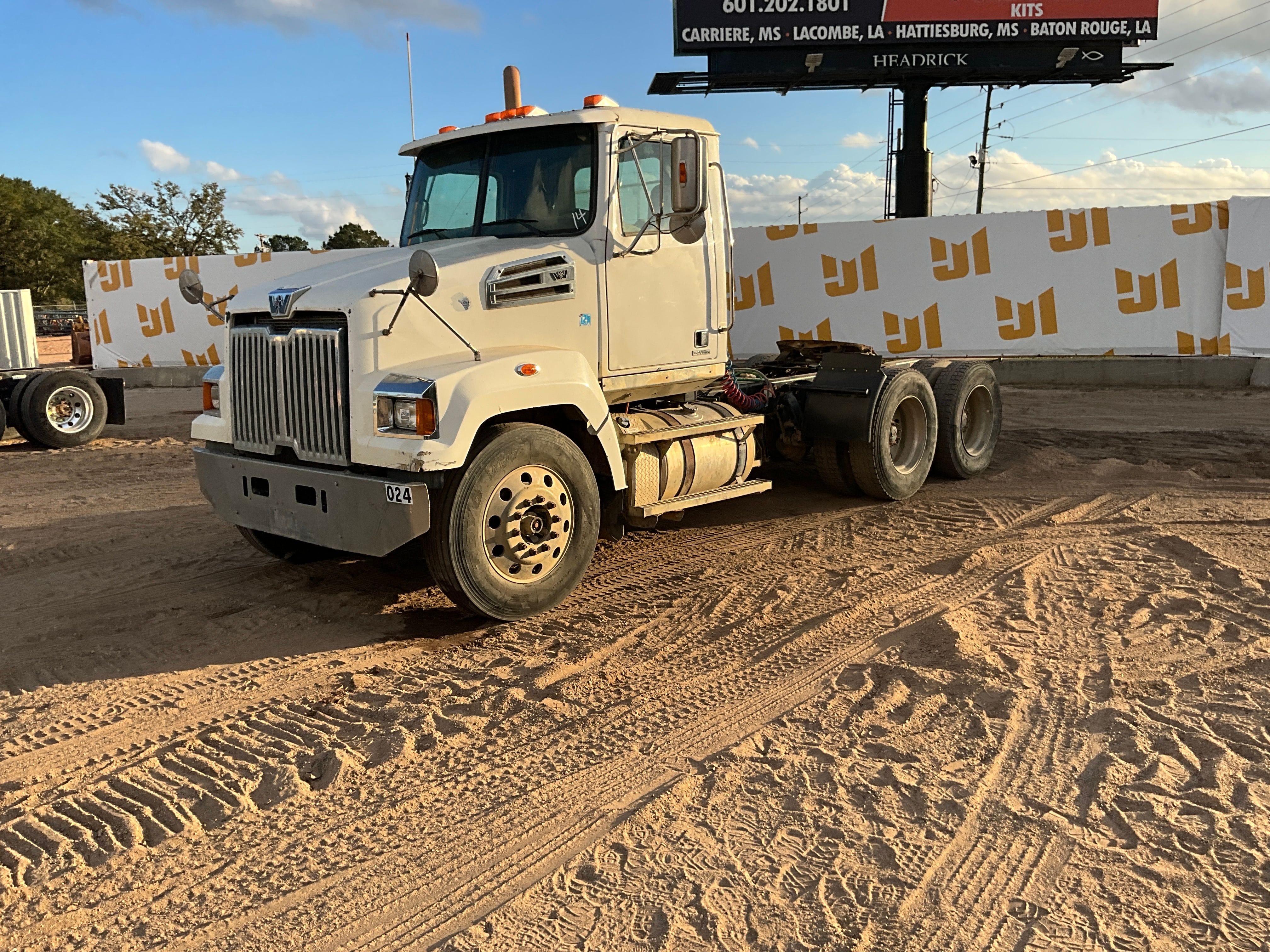 2014 Western Star 4700SF Equipment Image0
