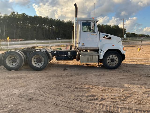 Image of Western Star 4700SF equipment image 3