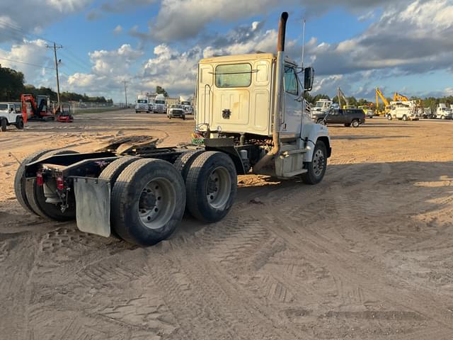 Image of Western Star 4700SF equipment image 4