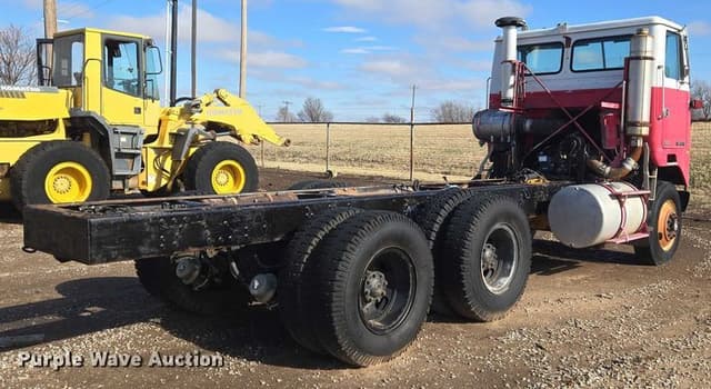 Image of White Road Commander II equipment image 4