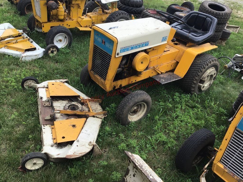 Main image Cub Cadet 122