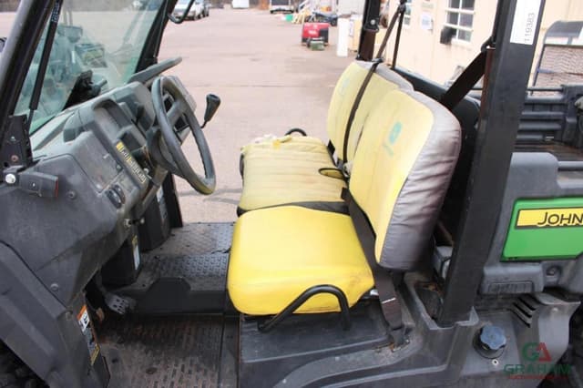 Image of John Deere XUV 835M equipment image 4