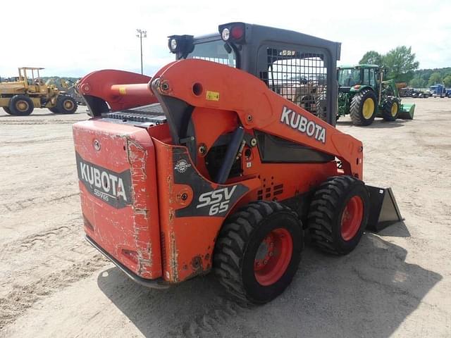 Image of Kubota SSV65 equipment image 2