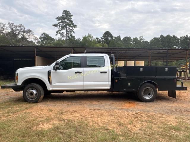 Image of Ford F-350 equipment image 1
