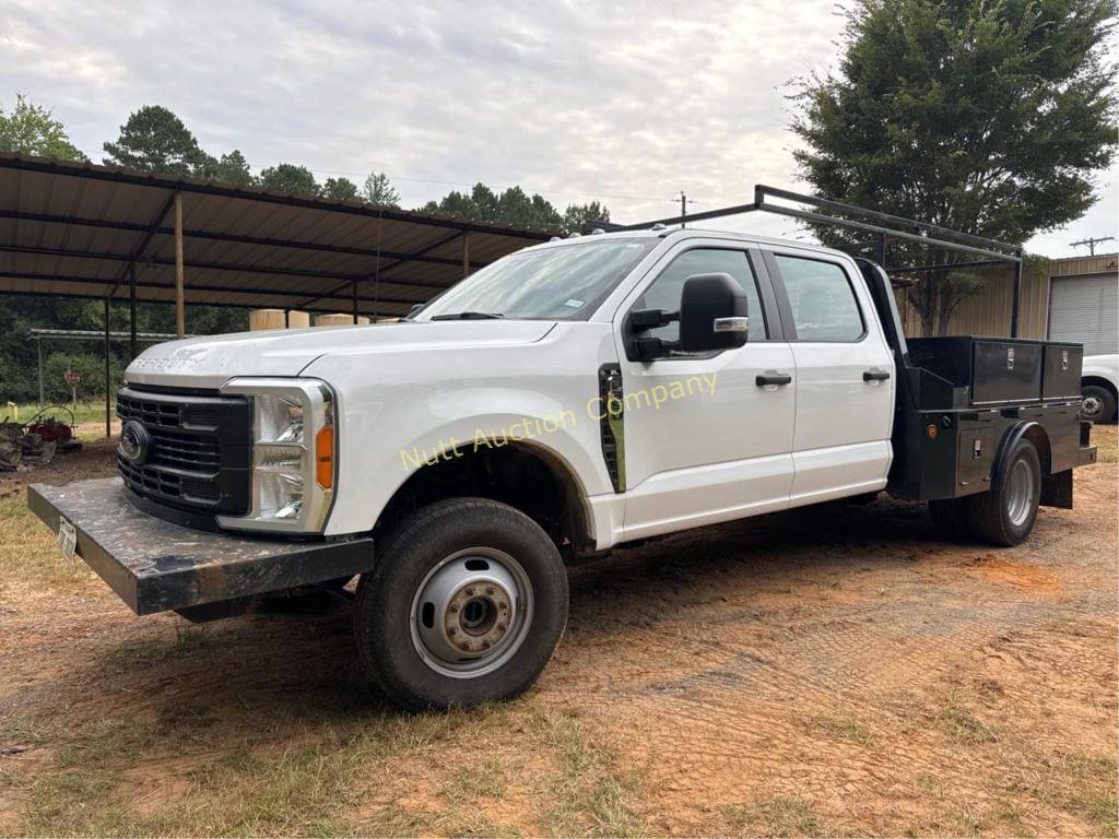 Image of Ford F-350 Primary image