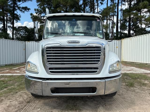 Image of Freightliner M2 equipment image 1