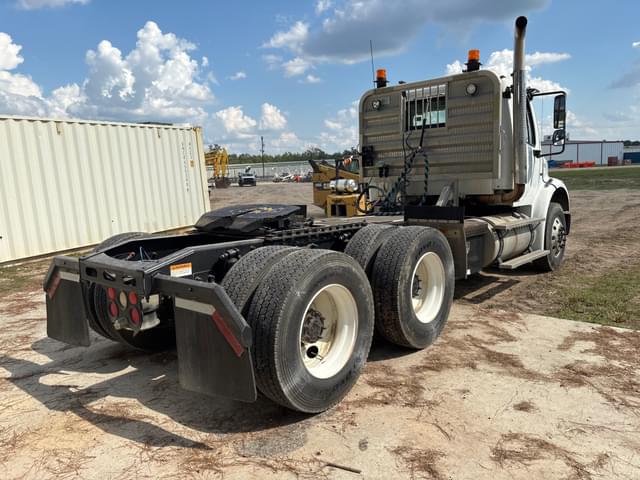 Image of Freightliner M2 equipment image 4