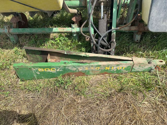 Image of John Deere 7000 equipment image 1