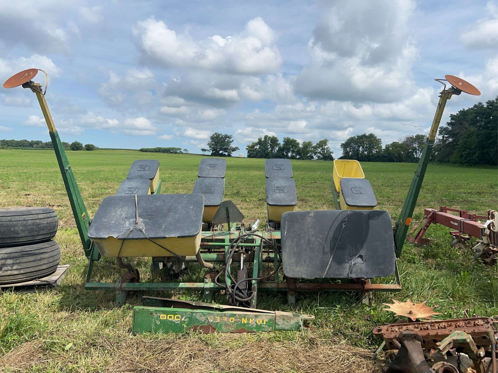 John Deere 7000 Equipment Image0