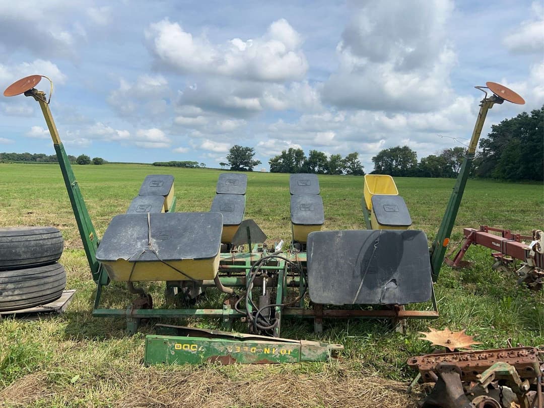 Image of John Deere 7000 Primary image