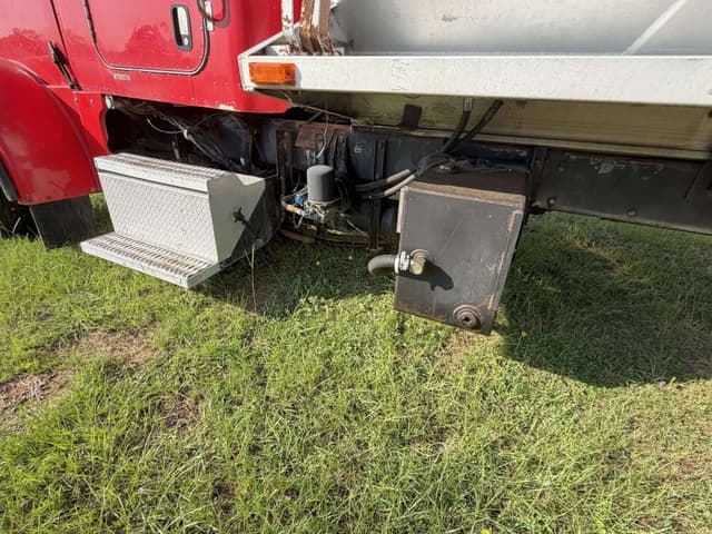 Image of Peterbilt 357 equipment image 3